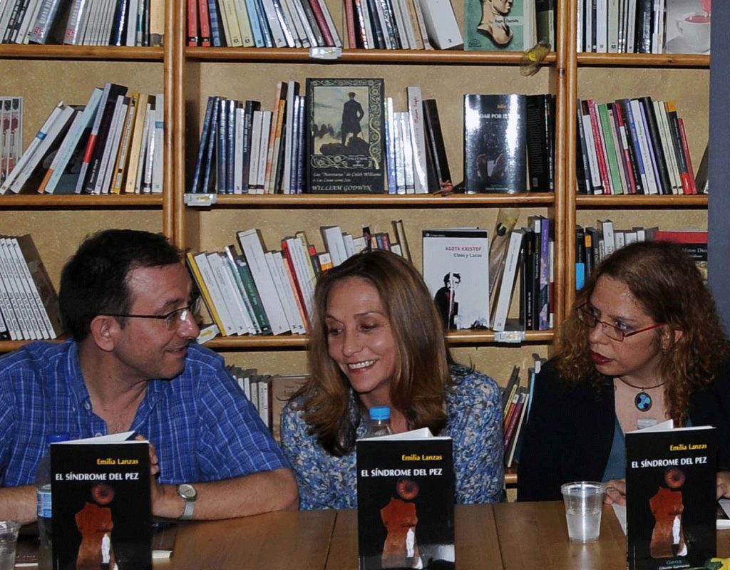 Eduardo García, Emilia Lanzas e Inés Mendoza, en la presentación de 'El síndrome del pez'.