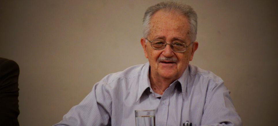 José de la Colina (Santander, 1934) escritor, periodista, ensayista y crítico literario residente en México desde 1940.