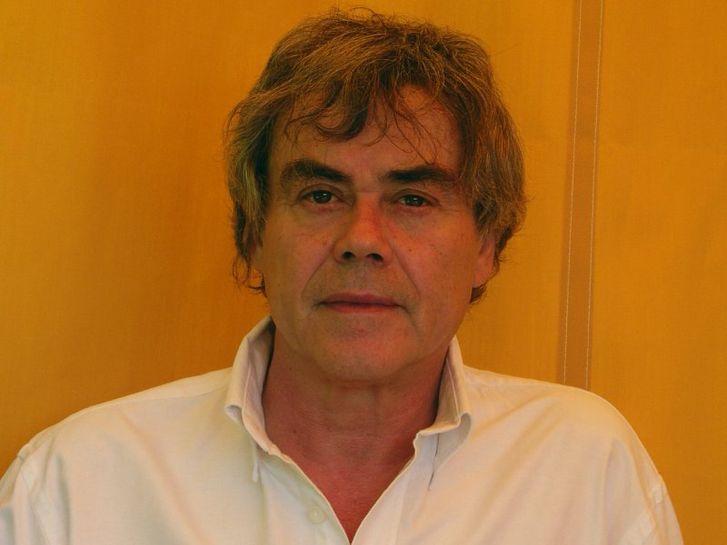  El escritor Salvador Compán, autor de la novela 'El hoy es malo, pero el mañana es mío' (Espasa, 2017).