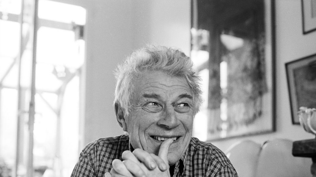 John Peter Berger (Hackney, Londres, Inglaterra,1926-París, Francia, 2017), escritor, crítico de arte y pintor, autor de 'Y nuestros rostros, mi vida, breves como fotos'.
