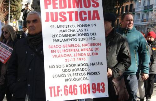 Afectados por el robo de bebés de toda España piden en Madrid la apertura de los archivos