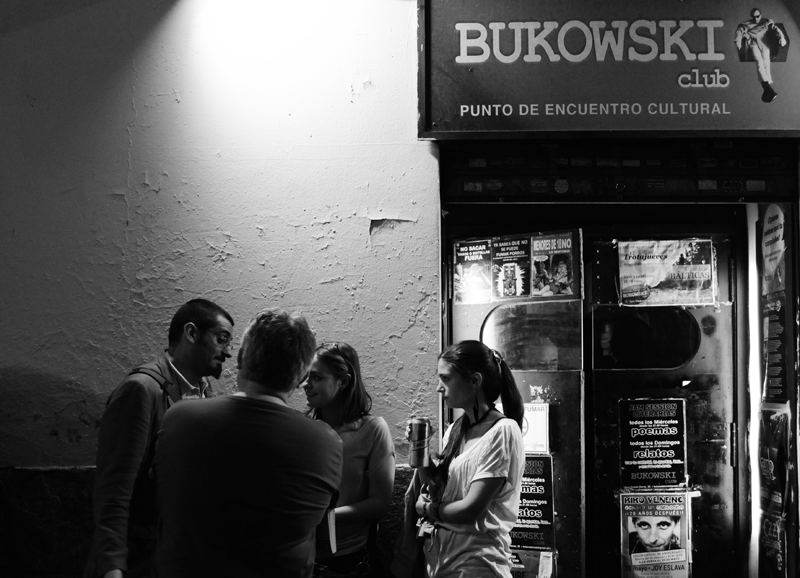 Fachada del ya desaparecido Bukowski Bar, local de inicio de las jams sessions, en Madrid. (Fotografía de Federico Romero y Carmen Lafuente).