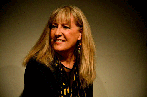 La escritora y crítica literaria, Carmen Canet, autora del libro de aforismos, 'Luciérnagas'.