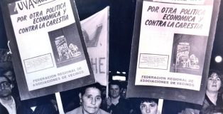 Fuentes: Nueva Tribuna [Foto: Manifestación en la UVA de Vallecas (Archivo Asociación Vecinal La Unión UVA de Vallecas)].