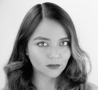 La escritora mejicana Laura Baeza publica la colección de cuentos, ‘Una grieta en la noche’